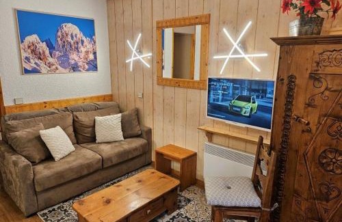 Courchevel Apartment | Appartement rénové près des pistes avec terrasse, ski, parking et cuisine équipée - FR-1-514-48