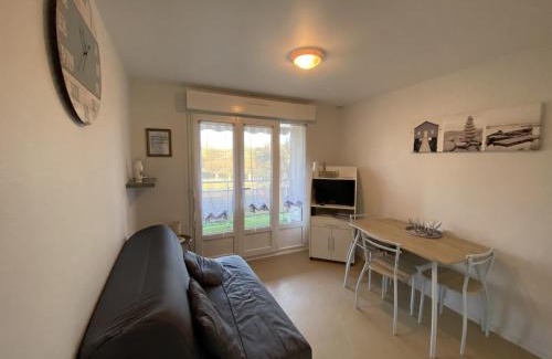 La Roche-Posay Apartment | Appartement RDC avec Terrasse, Proche Thermes du Connétable, WiFi, Animaux Acceptés - FR-1-541-29