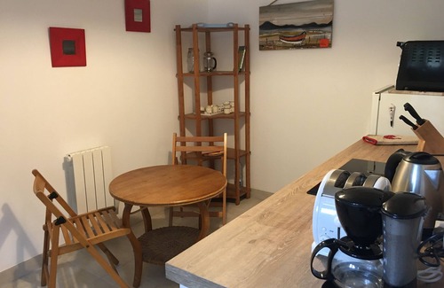 Vierville-sur-Mer Apartment | Appartement sur Jardin à 500m de la Plage d Omaha Beach