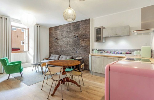 Annecy Old Town Apartment | Appartement Sainte Claire Vintage - Welkeys