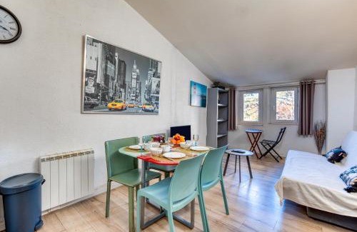 Pezenas Apartment | Appartement Sous Les Toits