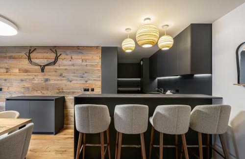 Courchevel Apartment | Appartement spacieux à Courchevel, 300m des pistes, parking, wifi et services inclus - FR-1-562-5