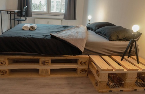 Charleroi Apartment | Appartement Spacieux 3 Chambres Pour 6 Pers. à 2 pas du Centre + Parking