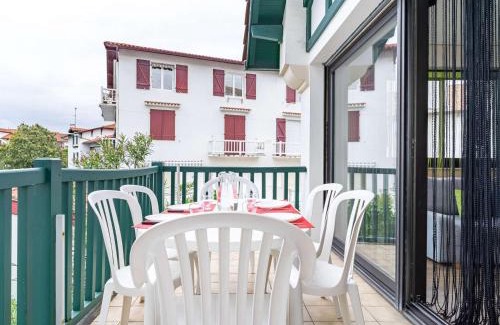 Hendaye Apartment | Appartement spacieux proche plage avec parking à Hendaye - FR-1-2-299