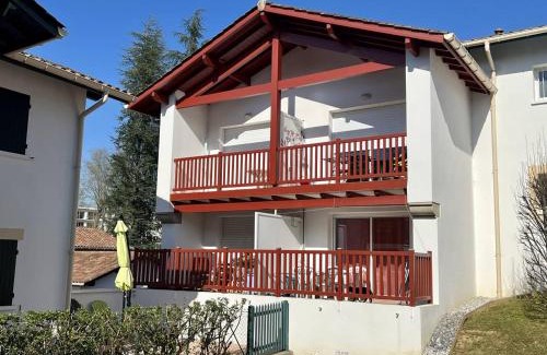 Cambo-les-Bains Apartment | Appartement T1 Bis avec Terrasse et Piscine à Cambo-les-Bains, 1 Chambre, Parking Privé - FR-1-495-4