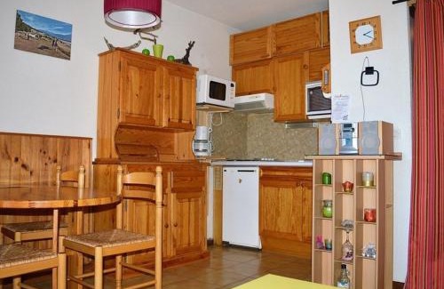 Les Angles Apartment | Appartement T2 au Calme avec Balcon, Centre de la Station, Parking Inclus - FR-1-593-41