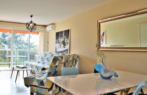 Le Lavandou Apartment | Appartement T2 avec Terrasse Sud, Climatisé, à Proximité Plage - Le Lavandou - FR-1-251-295