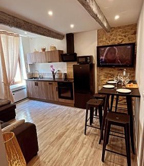 Cucuron Apartment | Appartement T2 centre village