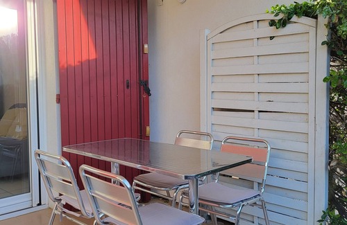 La Grande-Motte Apartment | Appartement T2 Avec Patio et Piscine au Bord du Golf