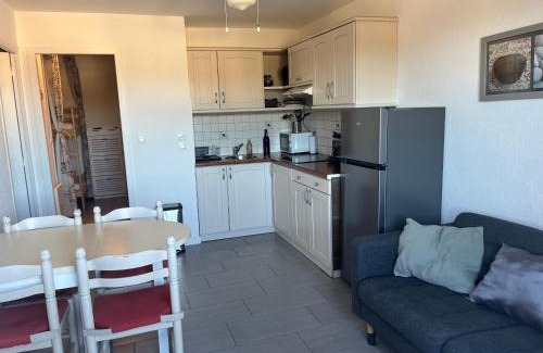 Les Bormettes Apartment | Appartement T2, 4 personnes, climatisé, avec piscine, Village de la Mer