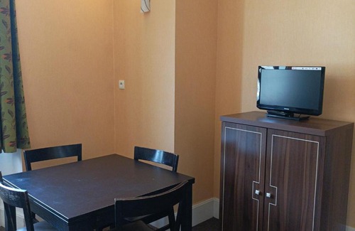 Jausiers Apartment | Appartement T3 dans Château avec Piscine et Sauna à Jausiers - 6 pers, 55m² - FR-1-165B-32