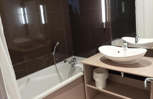 Jausiers Apartment | Appartement T3 dans Château avec Piscine et Sauna à Jausiers - 6 pers, 55m² - FR-1-165B-32