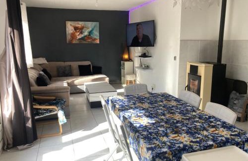 Givet Apartment | Appartement T3 dans pavillon avec terrasse et jardin
