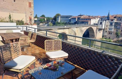 Villeneuve-sur-Lot Apartment | Appartement vue Lot dans Bastide
