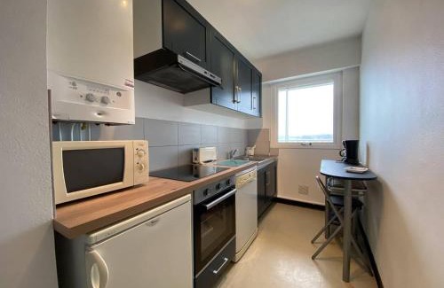 Tregastel Apartment | Appartement VUE MER 4 personnes au centre de TREGASTEL - Ref 95