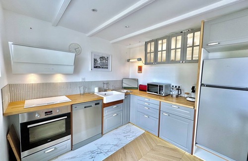 Carantec Apartment | Appartement vue mer impregnable - Hyper center - Plages -300 m - Avec Home-Cinéma