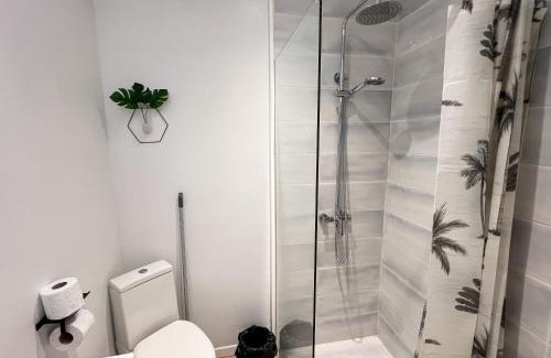 Saint-Assiscle Apartment | Appartements Confortables - Gare à 5 min pied - 20min de la plage - Terrasse