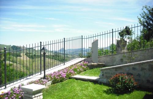 Petrella Guidi Apartment | Appealing Apartment in Petrella Guidi with near Centre