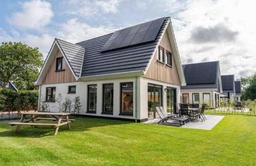De Koog House | Appealing Holiday Home in De Koog Texel with Sauna