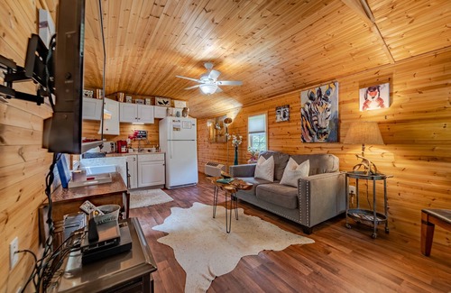 Orrtanna Cottage | Apple Blossom Cottage! HT Extra Cost