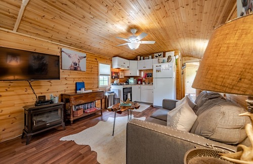 Orrtanna Cottage | Apple Blossom Cottage! HT Extra Cost