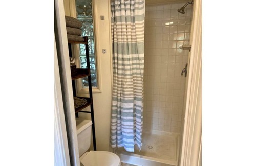 Hendersonville Cabin | Apple Country Charm