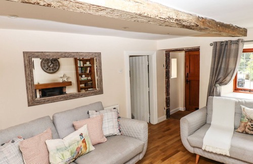 Cauldon Low House | APPLEGARTH COTTAGE, family friendly, with open fire in Ipstones