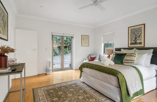 Robertson House | Applegarth Cottage - Whole House On 5 Acres