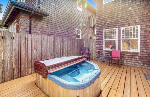 Newport House | Applegate House