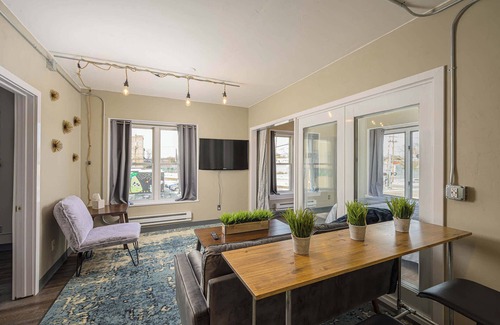 Appleton Apartment | Appleton Apartment: 2 Bedrooms, Free Parking!