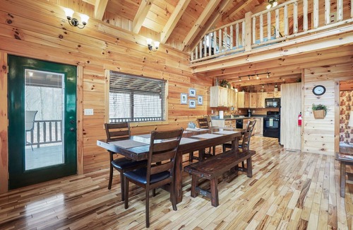 Logan Cabin | Applewood Lodge | Hocking Hills