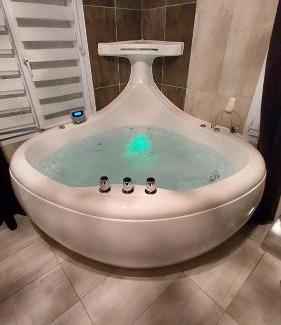 Serris Apartment | Appt 4P, parking, Disney direct, Vallée Village