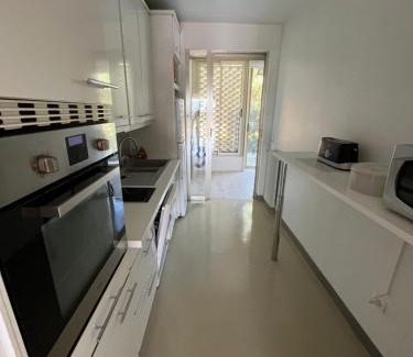 La Croix des Gardes Apartment | Appt Croix des Gardes Piscine 5 Mn plage