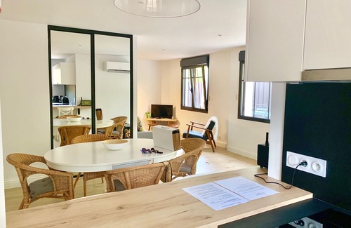 Pyla-sur-Mer Apartment | Appt No. 3 in villa. Garden, 2 bedrooms, sleeps 6 to 250 meters from the beach.