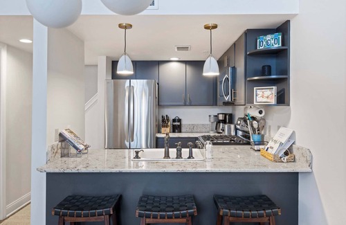 Ludlow Condo | Apres Chalet: Winterplace Ski-in/Out pool+hot tubs