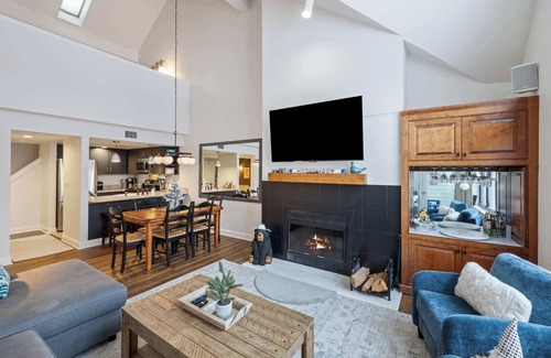 Ludlow Condo | Apres Chalet: Winterplace Ski-in/Out pool+hot tubs