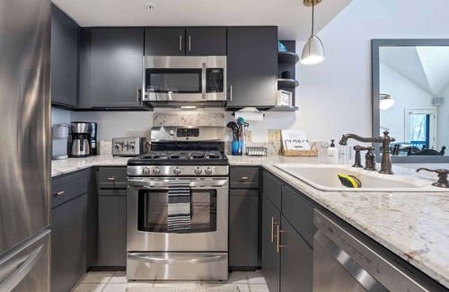 Ludlow Condo | Apres Chalet: Winterplace Ski-in/Out pool+hot tubs