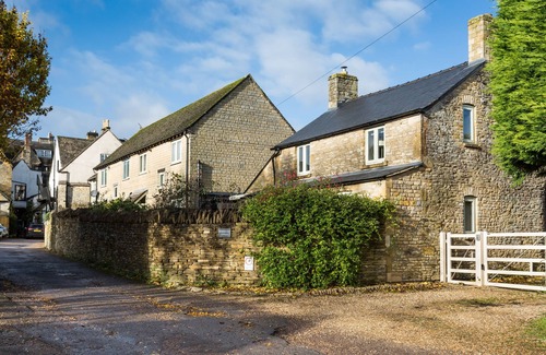 Stow-on-the-Wold Cottage | April Cottage - a lovely house in the heart of Stow-on-the-Wold sleeping four guests