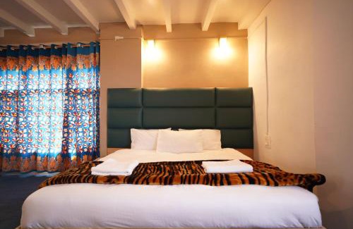 Srinagar House | ApriQuince Lodge