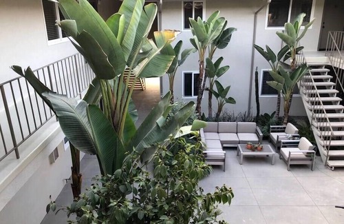 Carpinteria Apartment | Apt 14: beautiful unit steps to the beach