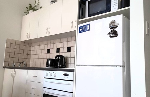 Victor Harbor Apartment | Apt 22 Smugglers Inn Central Victor Harbor 5 mins to everything .