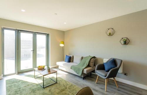 The Docks Apartment | Apt 22, Stylish 2-Bedroom Haven