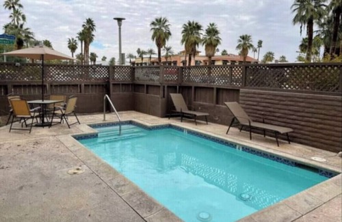 Historic Tennis Club Apartment | Apt B - 1bed/1bath furnished, private fenced patio in downtown Palm Springs!