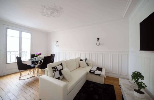 Passy Apartment | Apt Balcony-Passy-Mobility lease