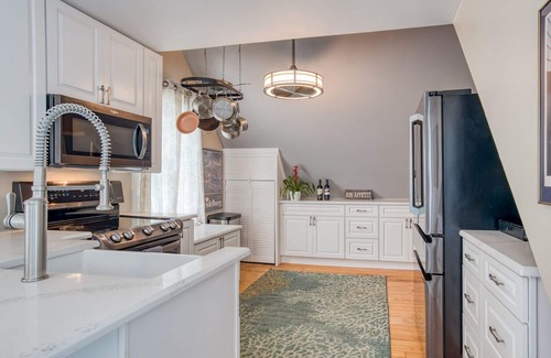 Downtown Historic District Apartment | Apt C - Convenience, Luxury, Relaxation are Yours.