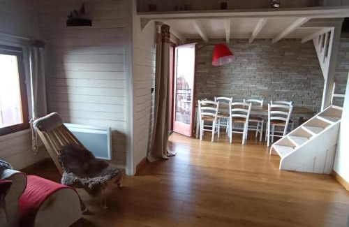 Montgenevre Apartment | Apt chaleureux 3* pour 5 pers. - 2 chambres, à 30m des pistes, parking inclus - FR-1-445-29