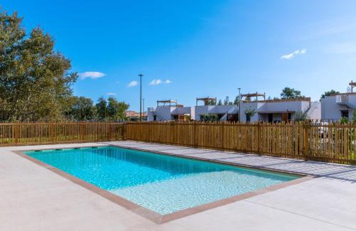 Vias Apartment | Apt clim 4 p clim avec piscine et parking 400 m plages- V0775