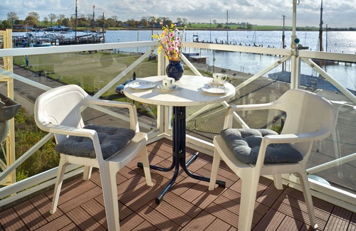 Oertzenhof Apartment | Apt. MÖWENBLICK - Direct view of the beautiful harbor (Kirchsee) of Kirchdorf.