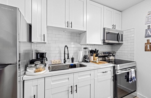 Northside House | Apt Near Midtown + Downtown | WiFi Games Pets TV