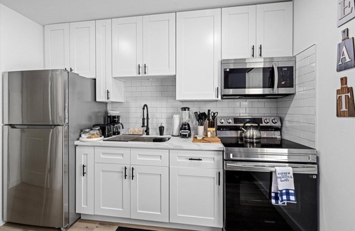 Northside House | Apt Near Midtown + Downtown | WiFi Games Pets TV